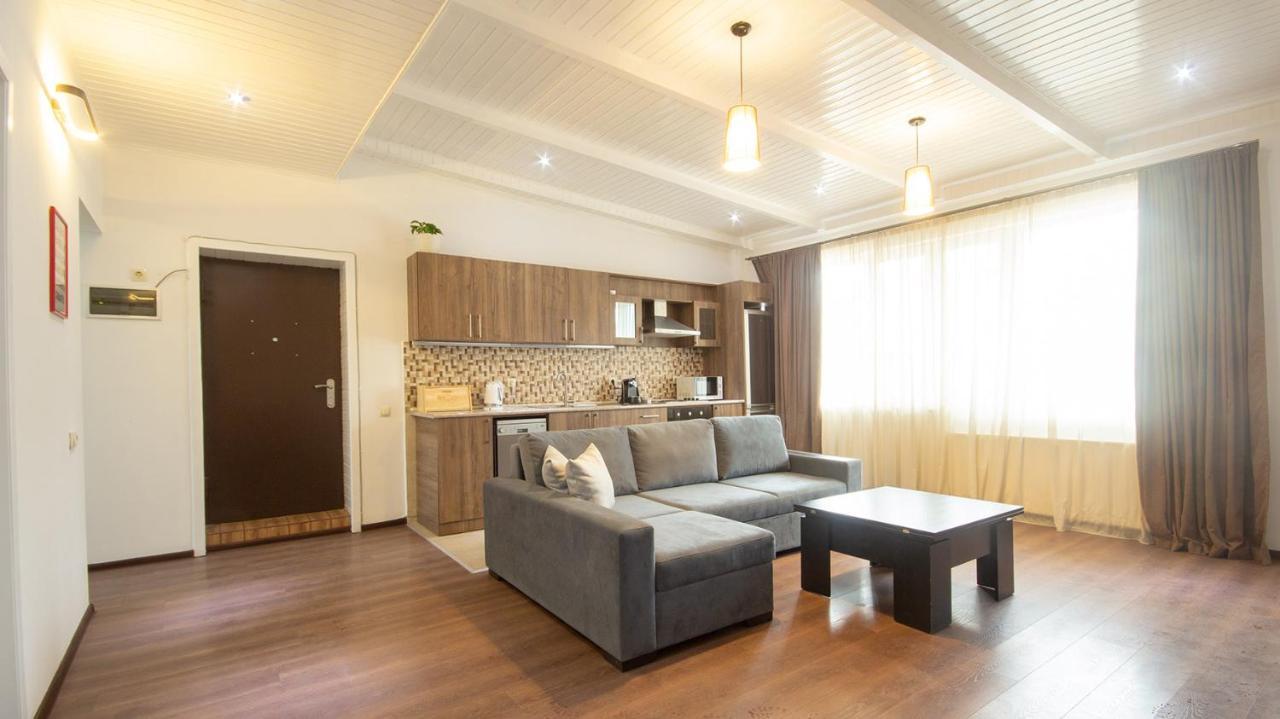 Big Terrace Apartment On Liberty Square Tbilisi Exterior foto